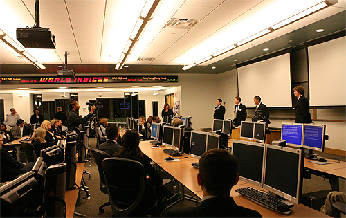 In the Capital Markets Lab, where their research takes place, representatives of the Student Managed Investment Fund explained to current and potential supporters how they will go about preparing to invest.